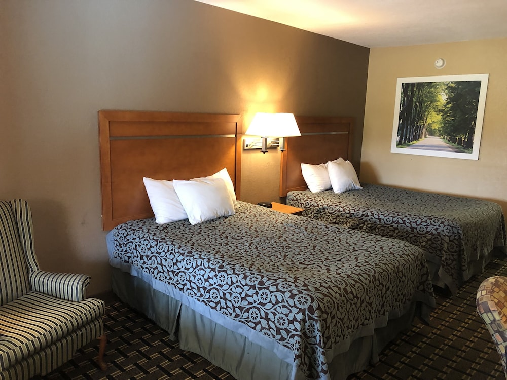Days Inn By Wyndham Columbus 5/54