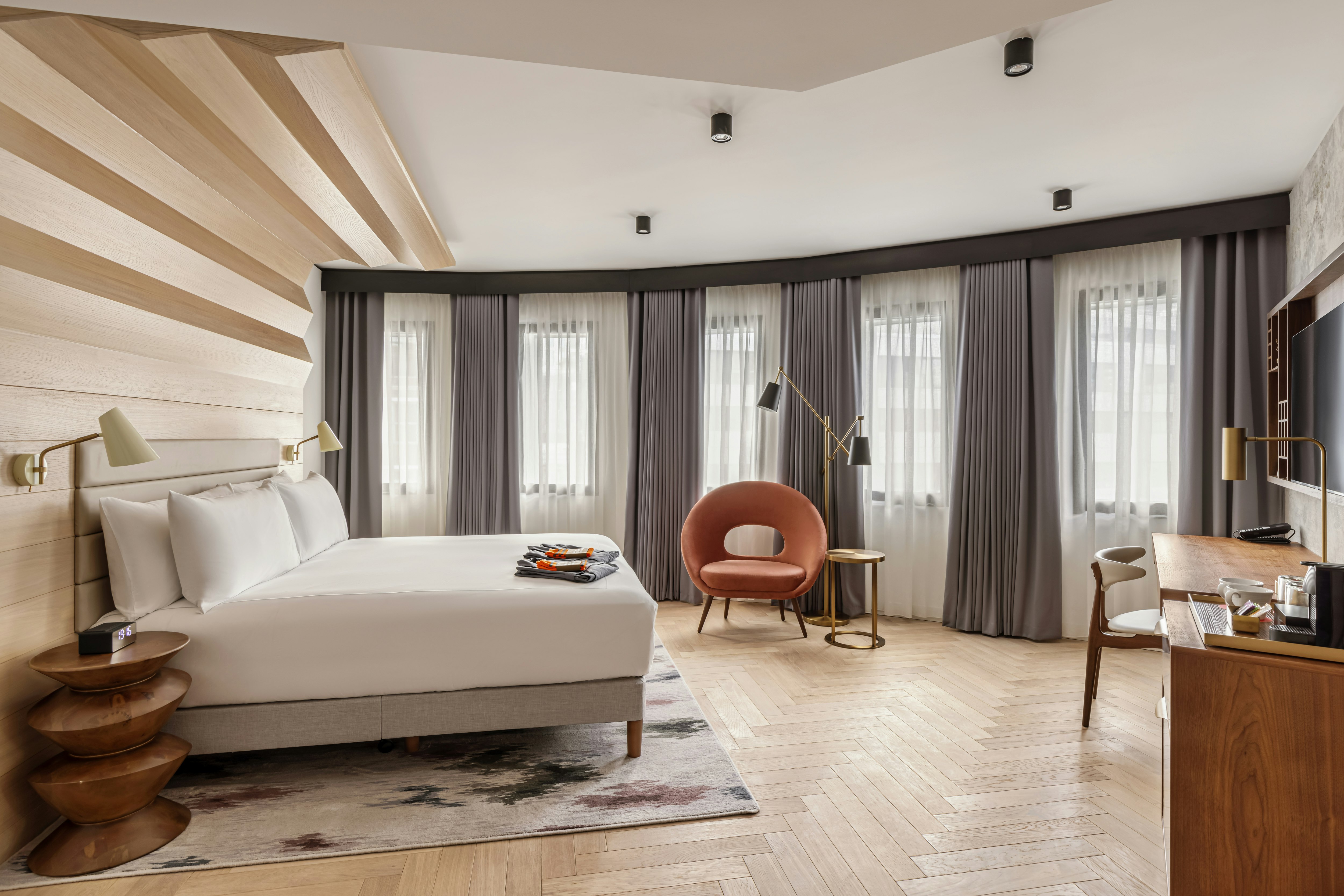 JUNIOR SUITE, KING BED