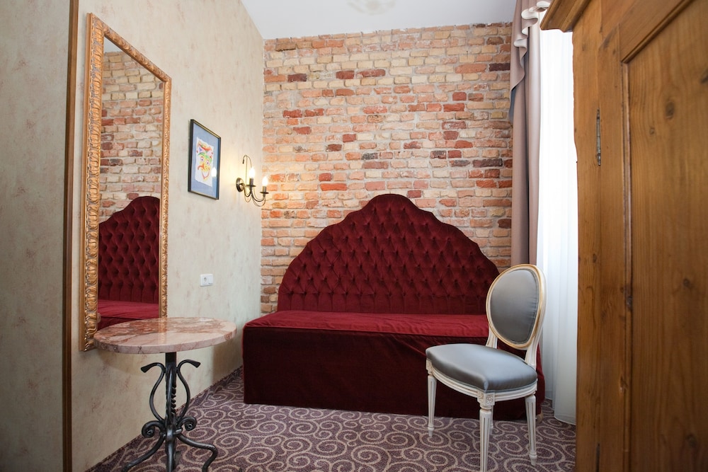 Justus Hotel 60/60