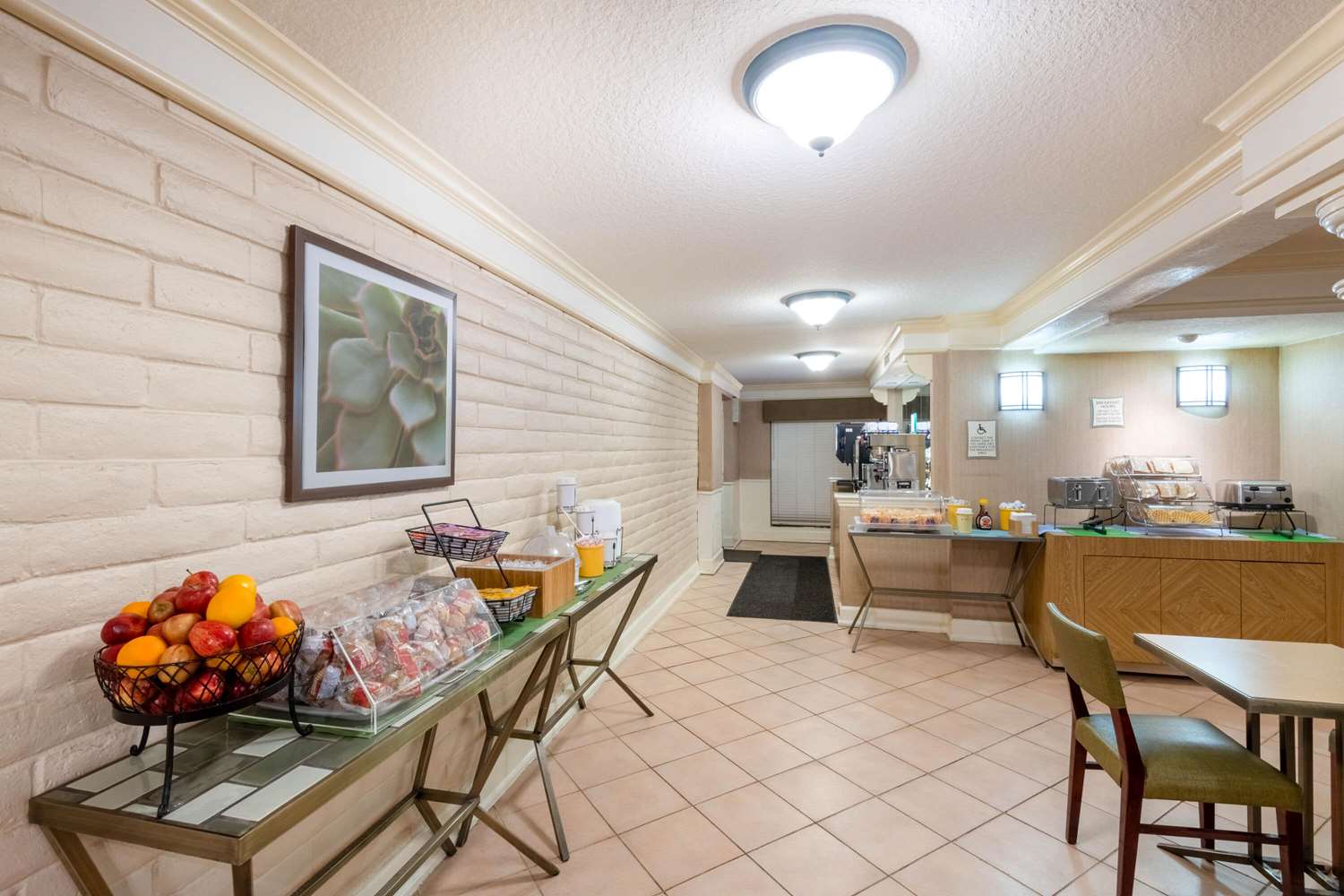 La Quinta Inn by Wyndham Deerfield Beach I-95 at Hillsboro E 23/34