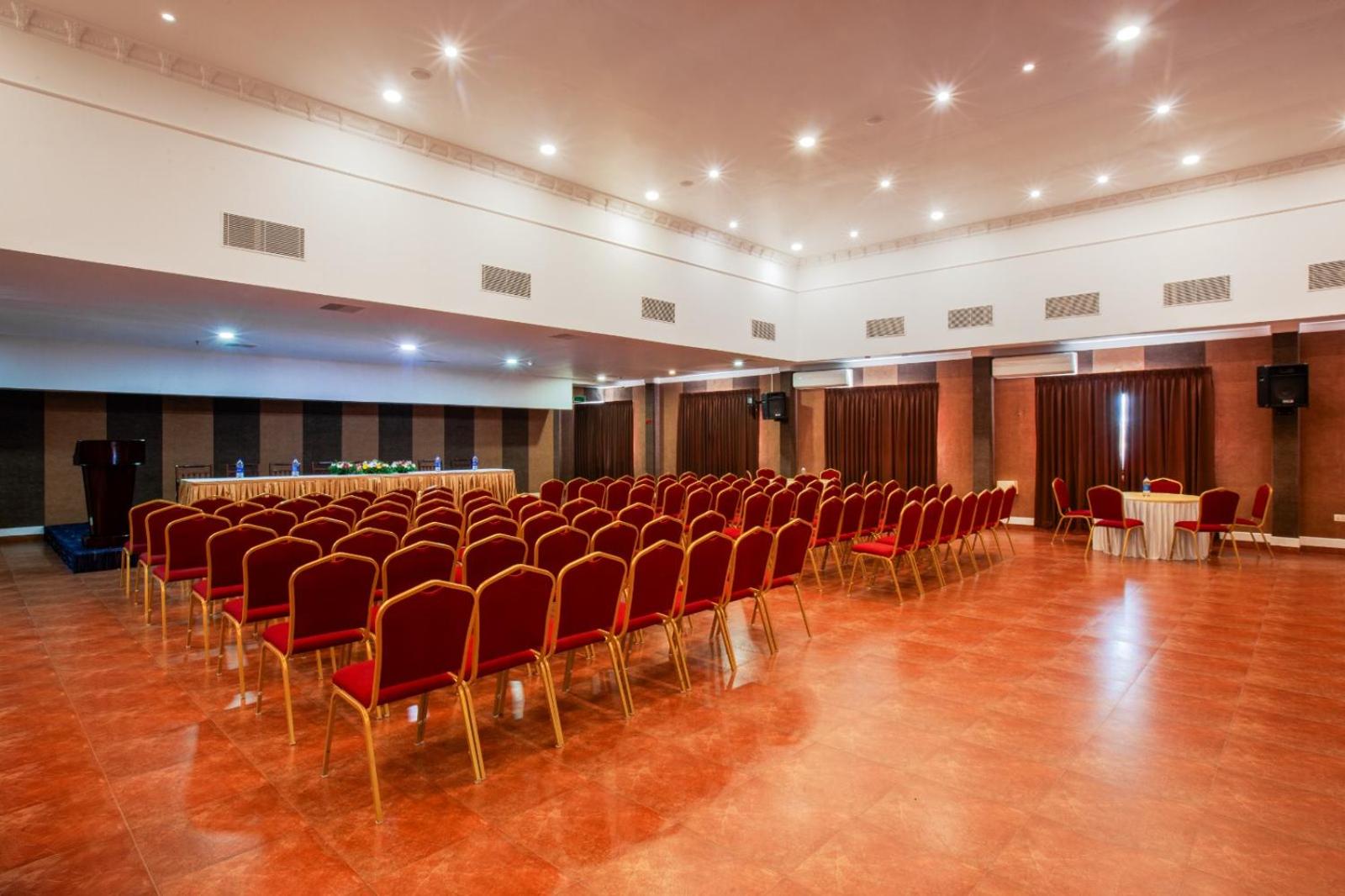 HOLIDAY HOTEL CHERAI 25/28