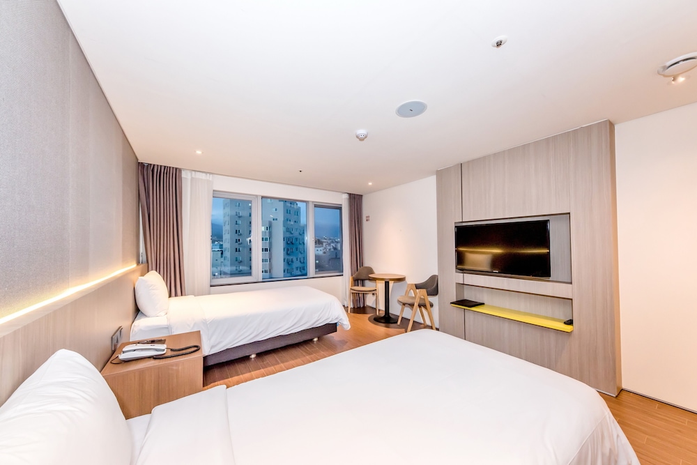 The First70 Hotel 17/50