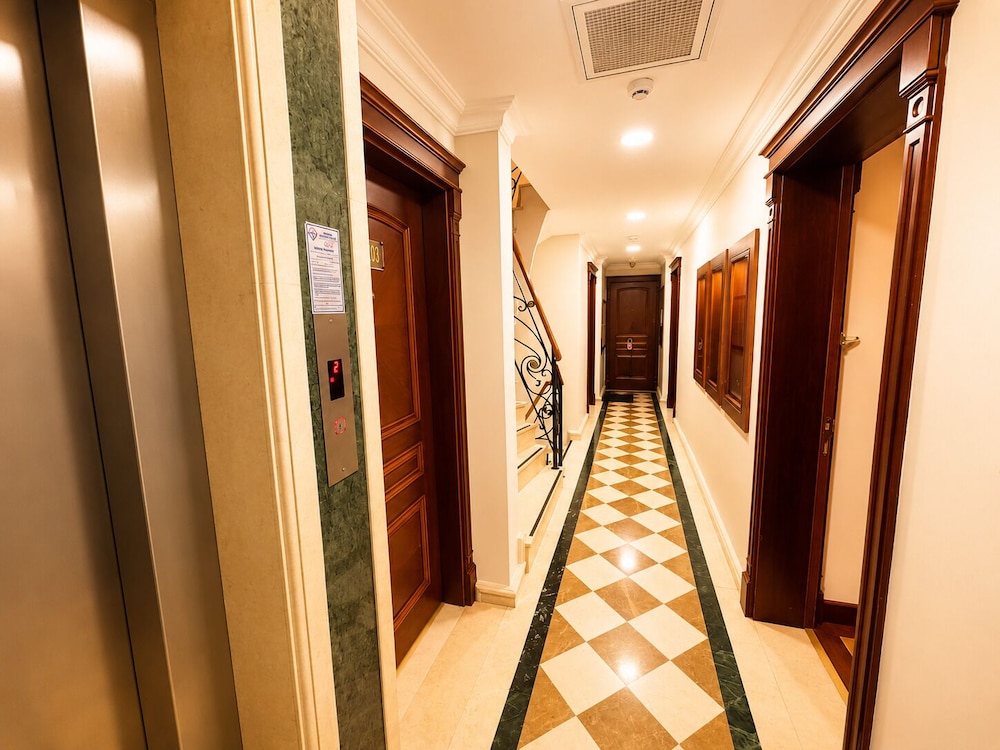 Glk Premier Regency Suites And Spa 35/74