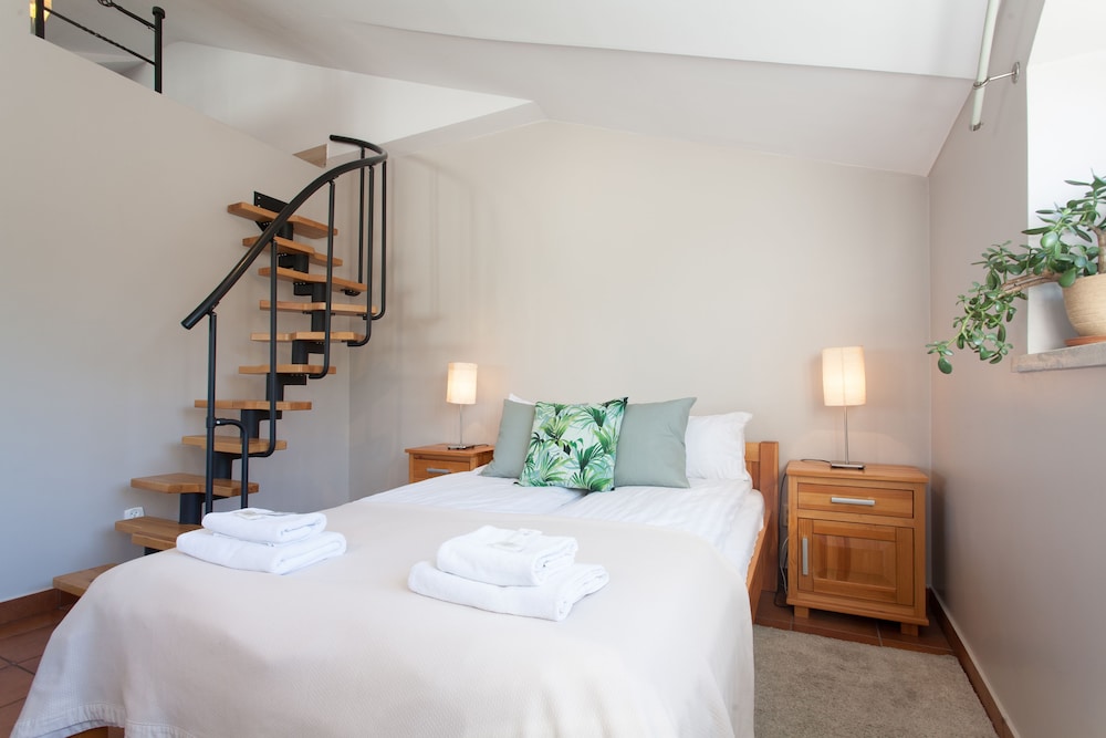 CLUB, APARTMENT, MULTIPLE BEDS, ACCESSIBLE