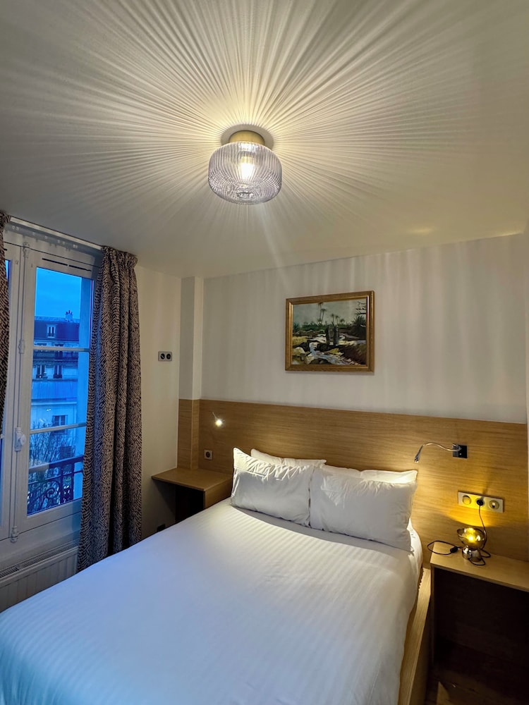 HOTEL MONTMARTRE 18/48