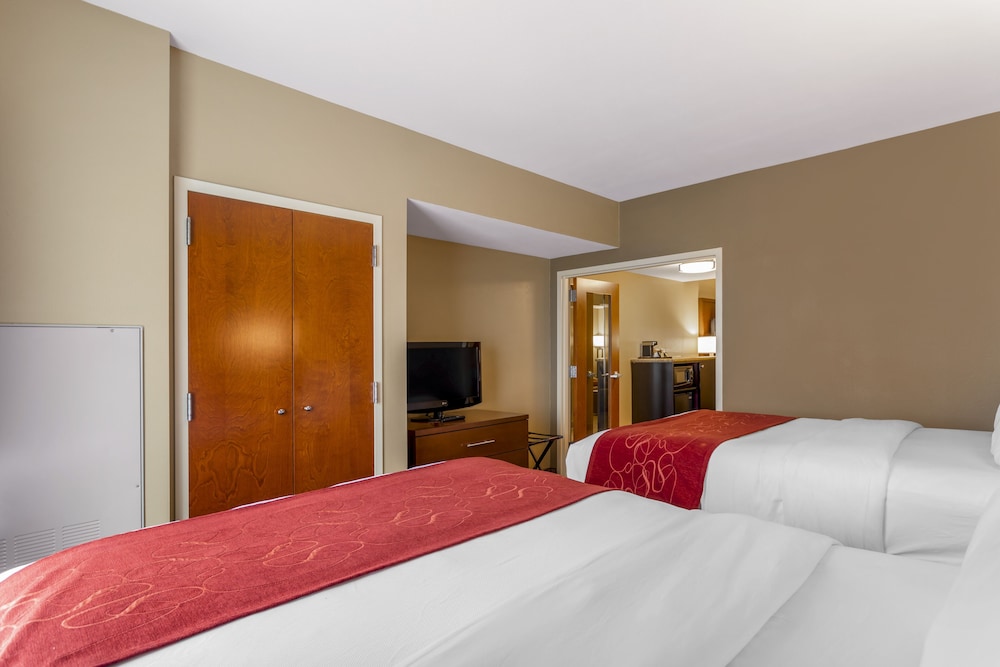 Suite, 2 Queen Beds, Sofa