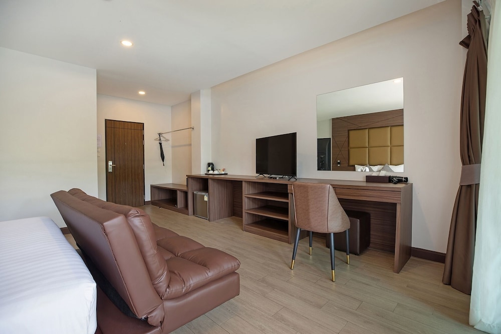 The Bell Airport Phuket Hotel 20/50