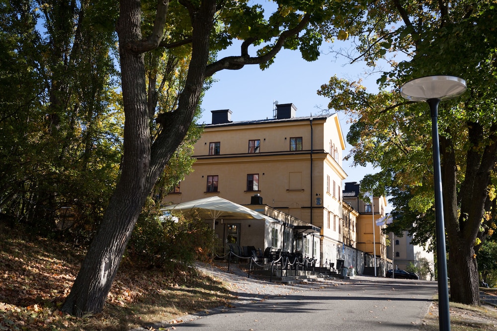 STF AF CHAPMAN HOSTEL