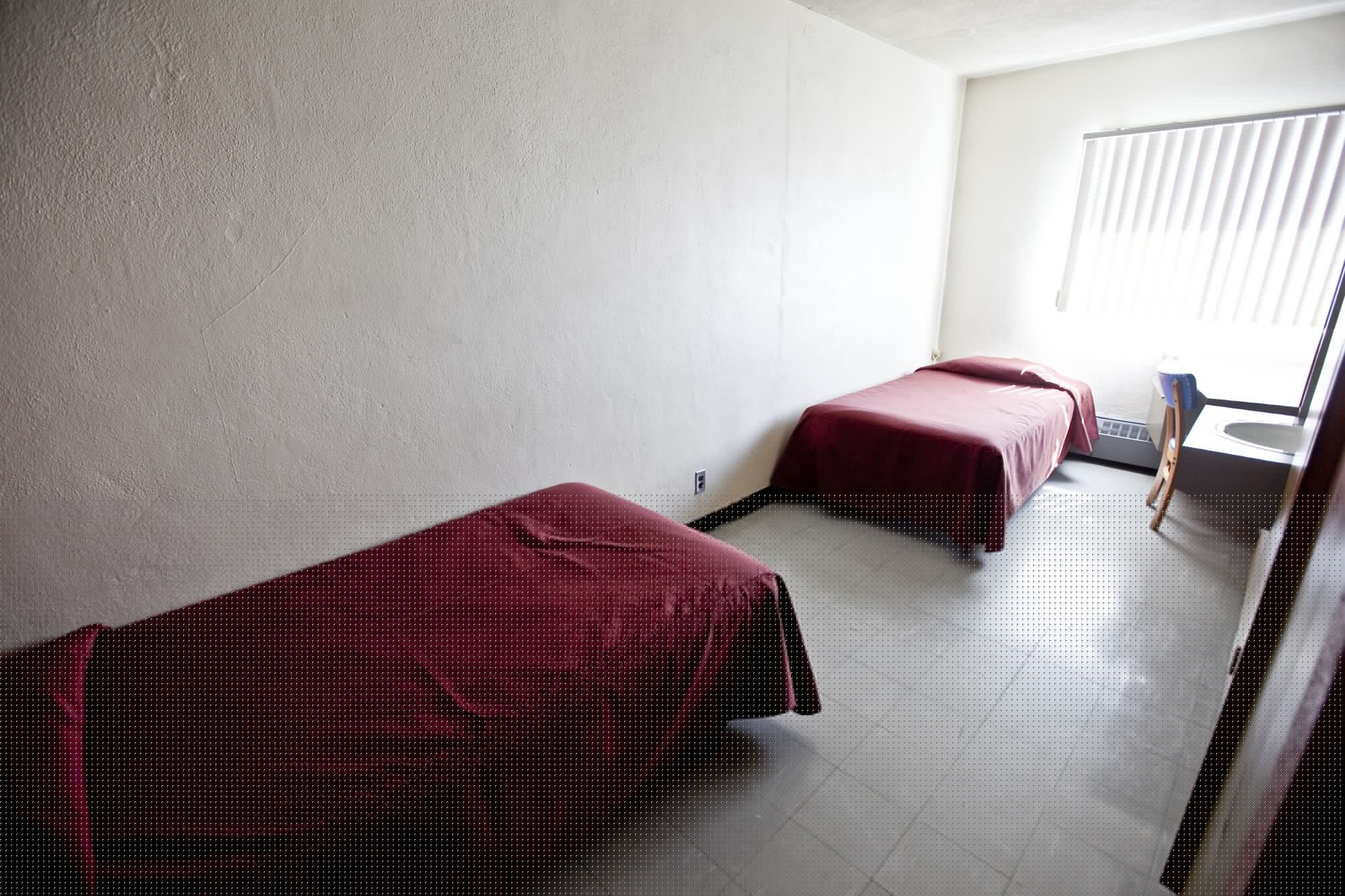 ROOM, TWIN BEDS, SHARED BATHROOM