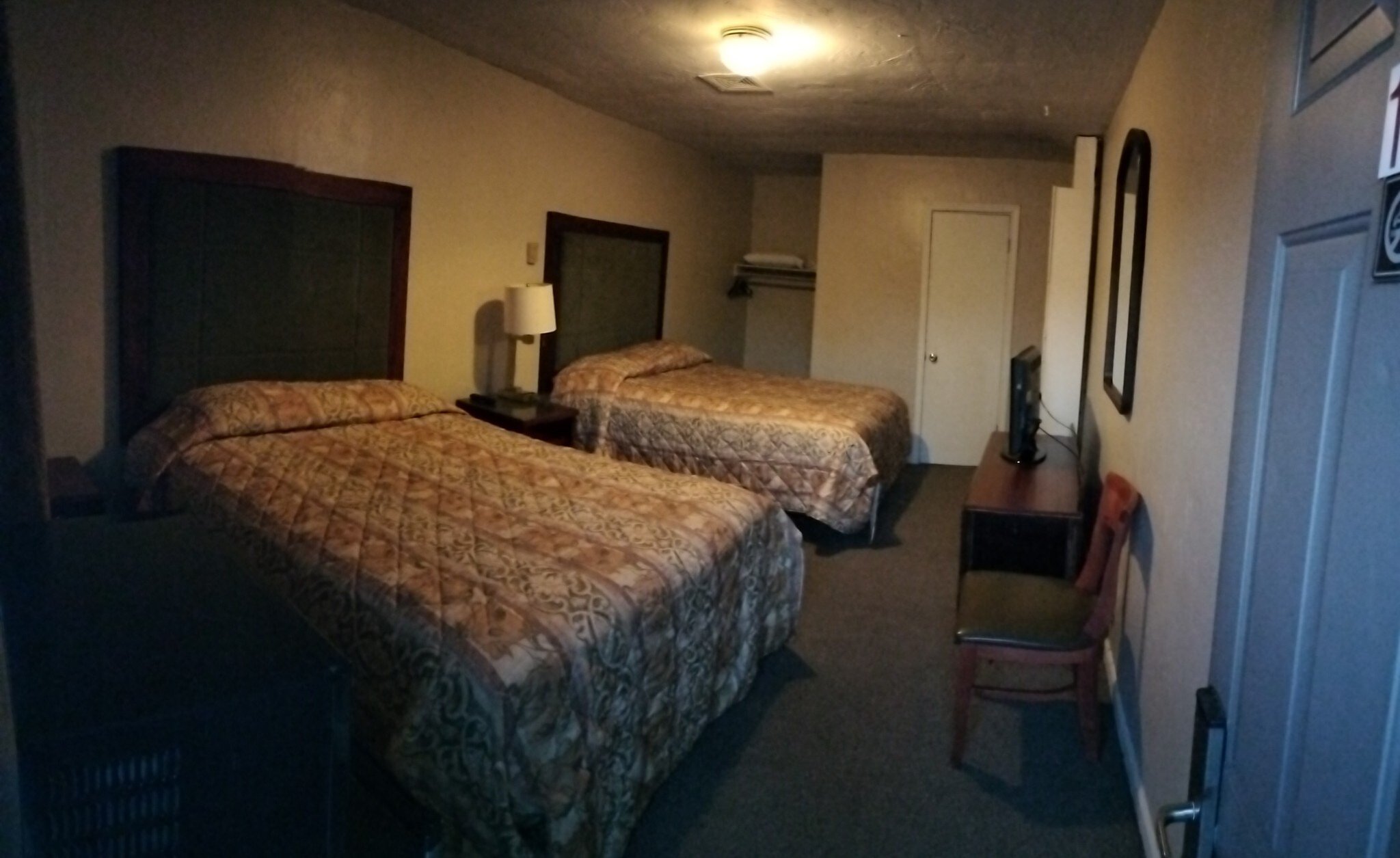 2 Queen Bed Smoking