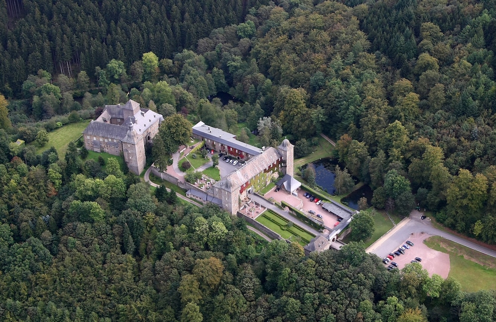 Hotel und Restaurant Burg Schnellenberg 44/54