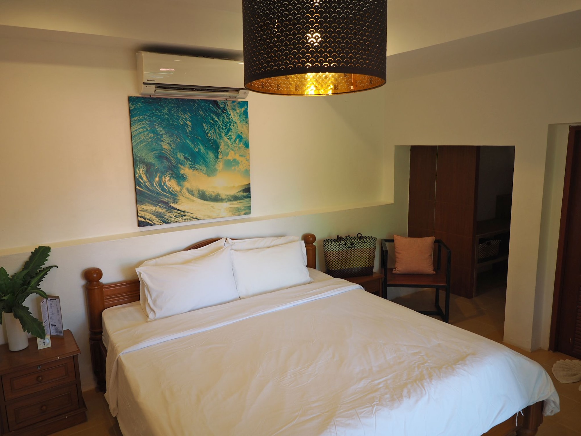 3 BEDROOMS, VILLA, GARDEN SIDE