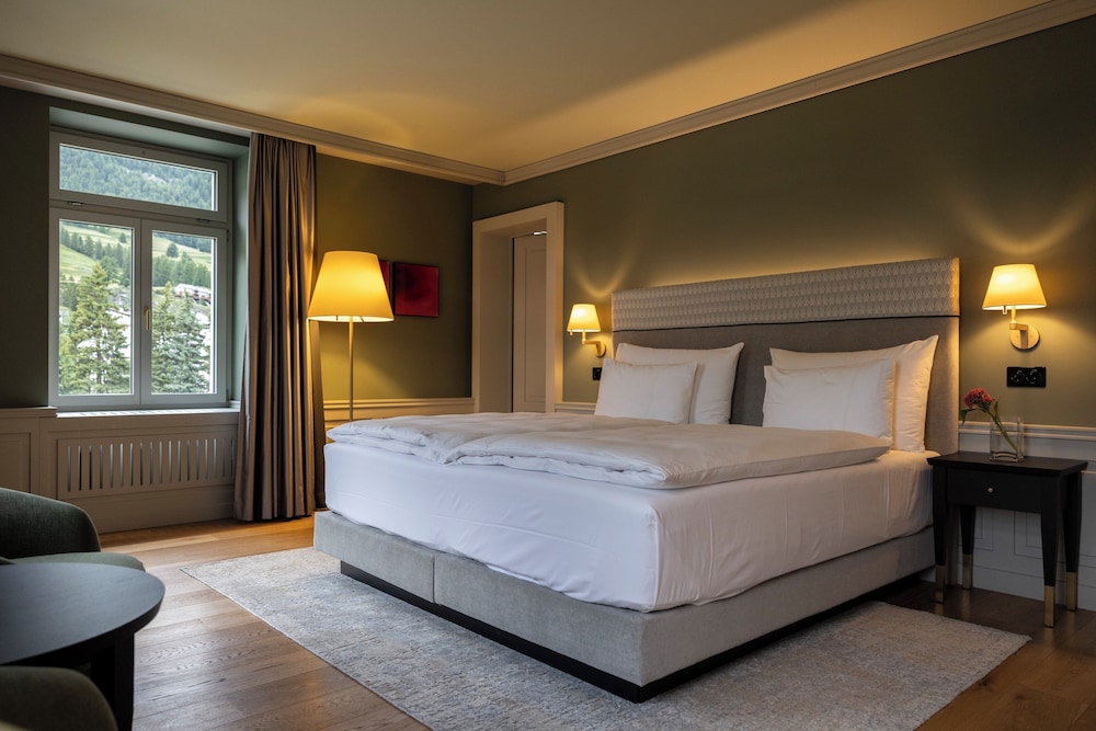 Cresta, King Bed, Balcony, Corner