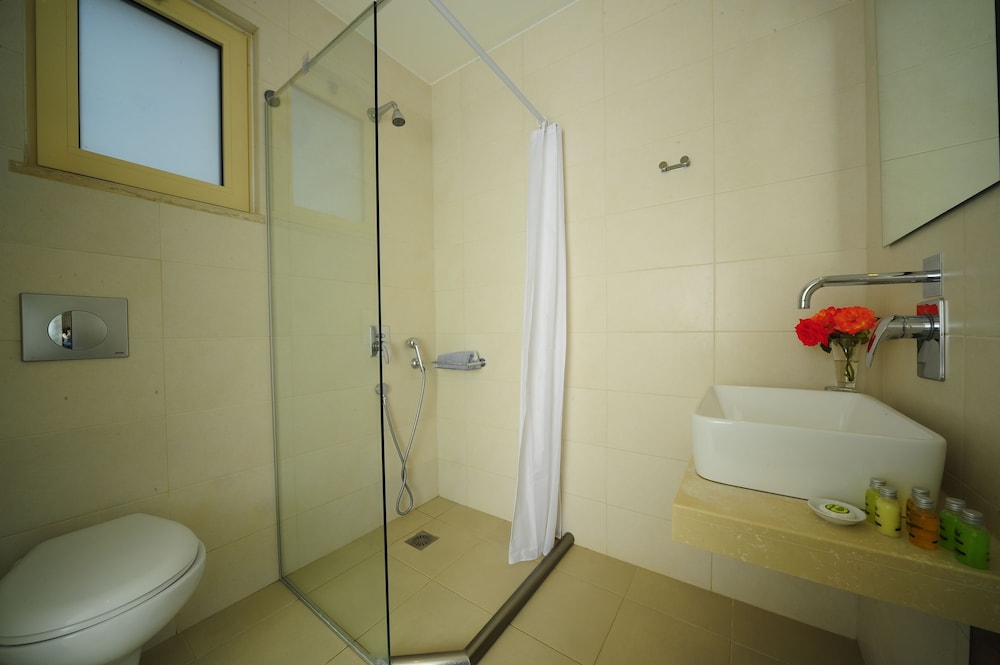 Maravel Star Art Hotel 63/67