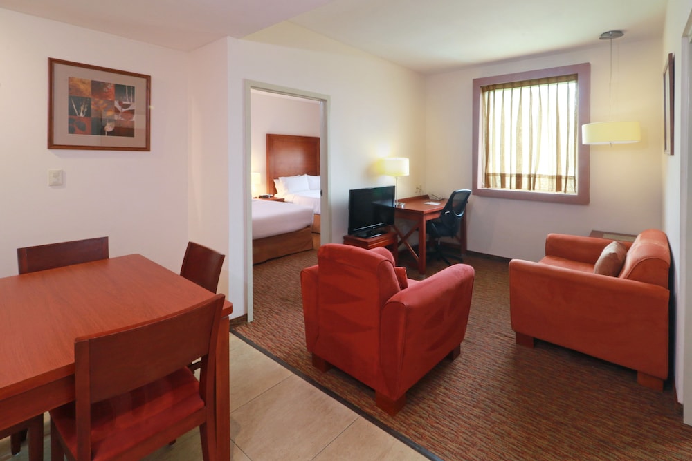 Staybridge Suites Queretaro 40/75