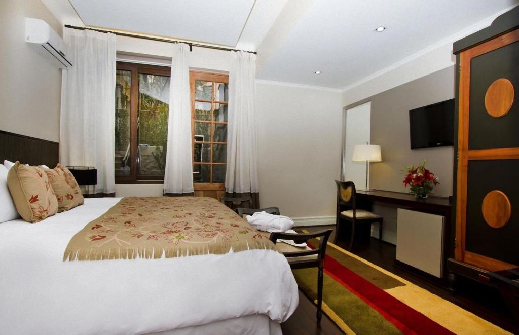 Deluxe, Double or Twin Bed