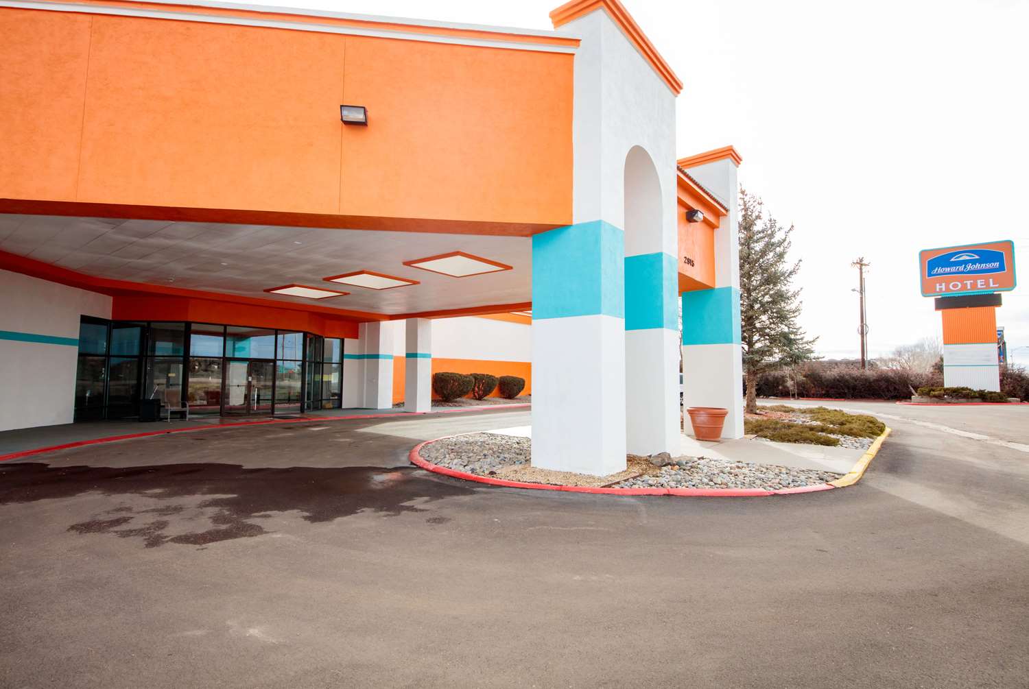 Howard Johnson by Wyndham Gallup 13/13