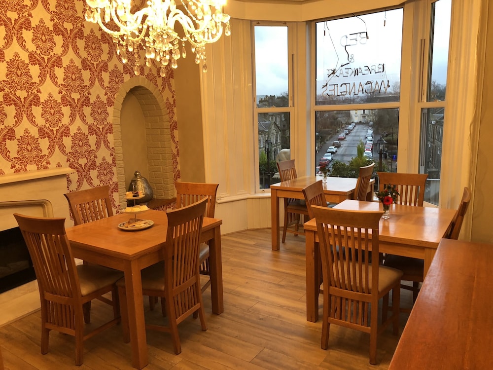 Castle Walk Bed & Breakfast 35/47