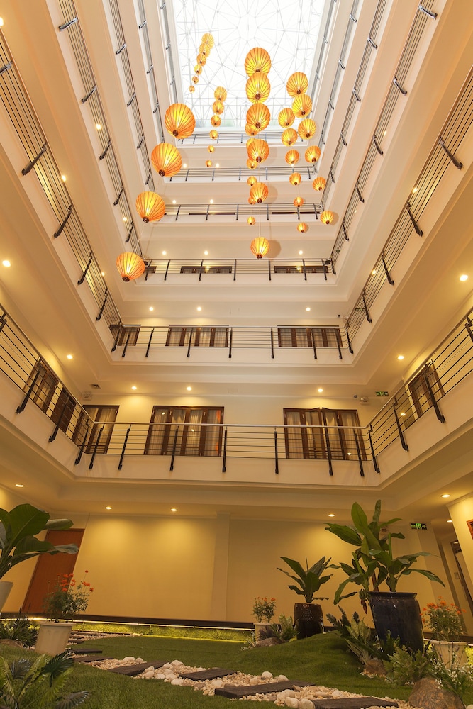 Vien Dong Hotel 5/50