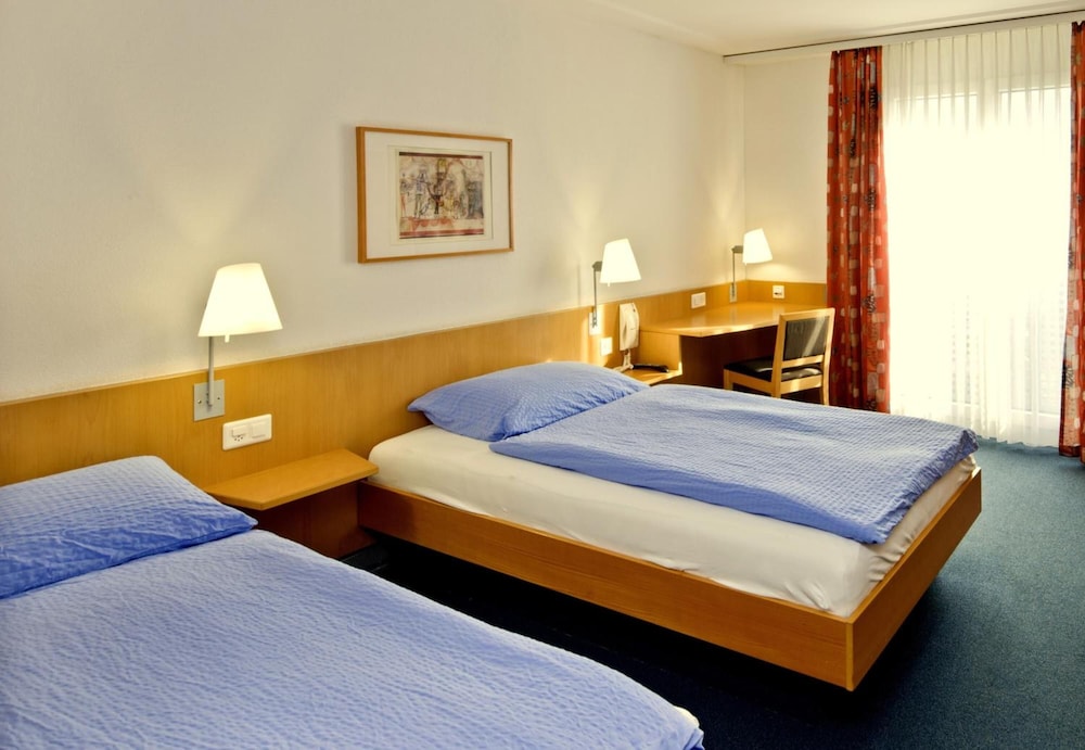 Good Night Inn 8/32