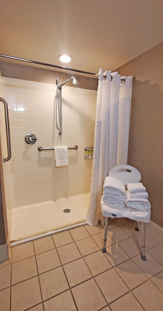 Holiday Inn Express Hotel Suites Buffalo Airport 23/58