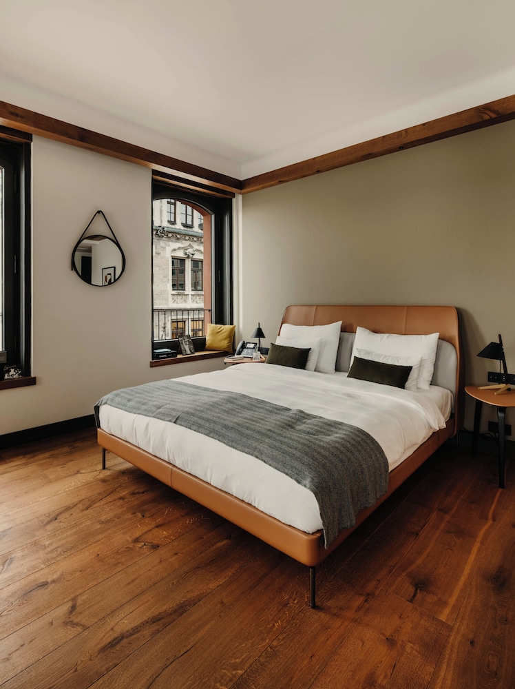 SUPERIOR, DOUBLE BED