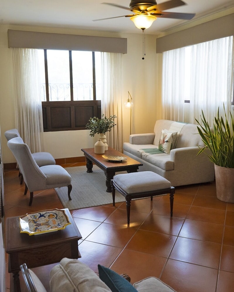 Hotel Los Portales 25/50
