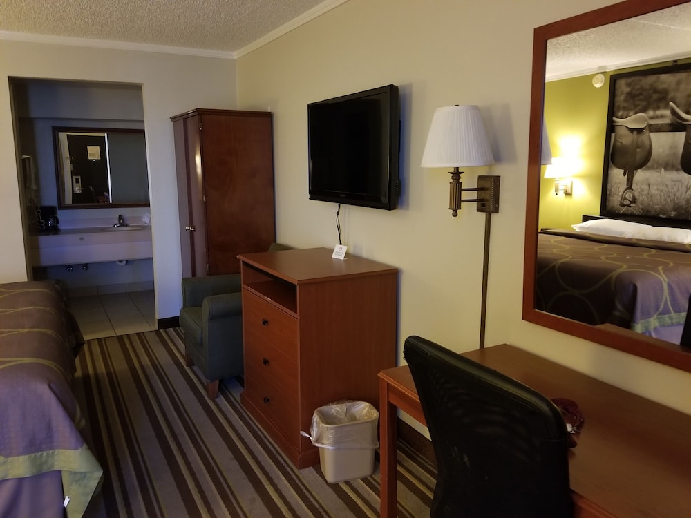 Super 8 By Wyndham Longview/North 23/42