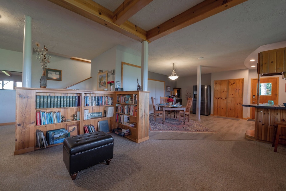 MapleRidge House: A BnB For All Seasons 25/50
