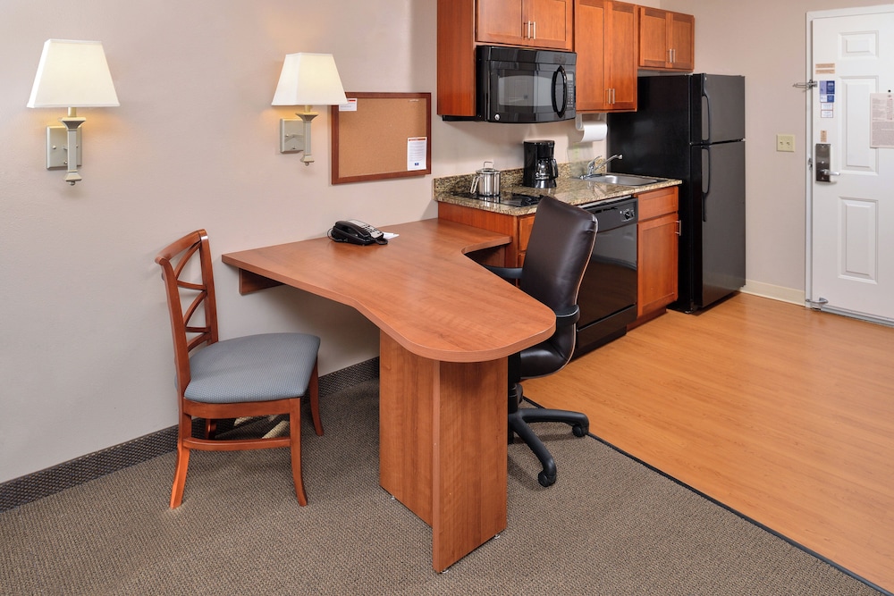 CANDLEWOOD SUITES WILLISTON 69/77