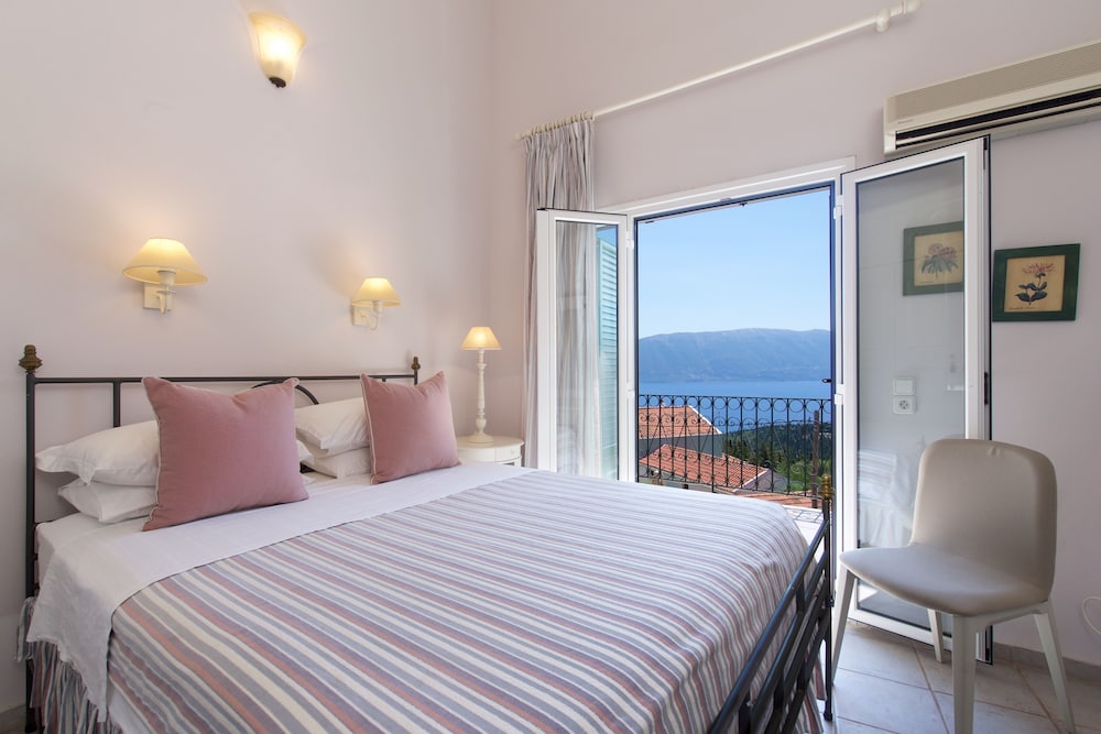 SUPERIOR, SEA VIEW, TWO STORY
