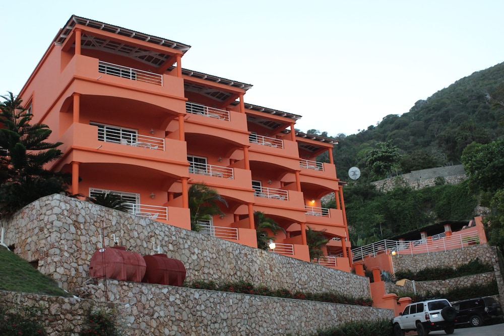Rival Hotel 6/46
