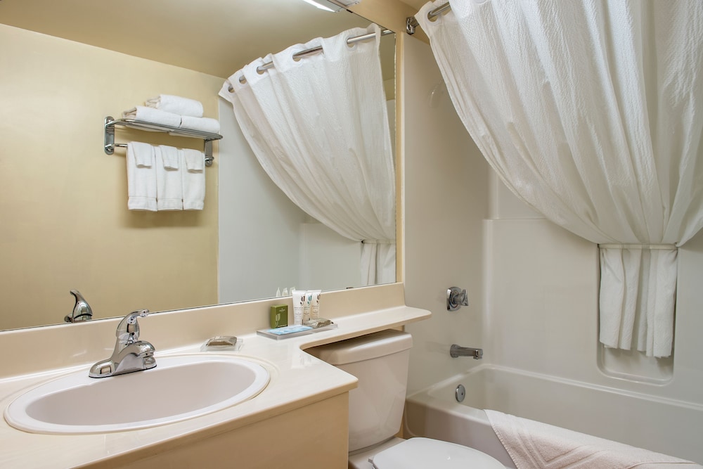 Travelodge Suites by Wyndham Regina / Eastgate Bay 71/71