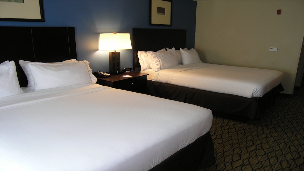 غرفة قياسية بسريرين كوين لذوي الإعاقة