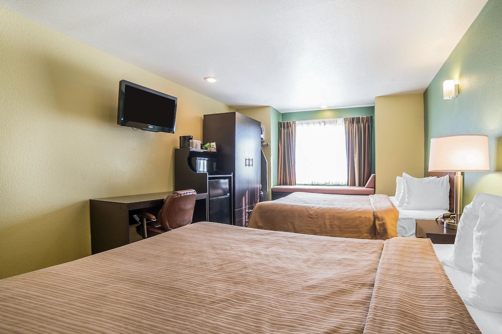 Quality Inn and Suites Elko 17/36