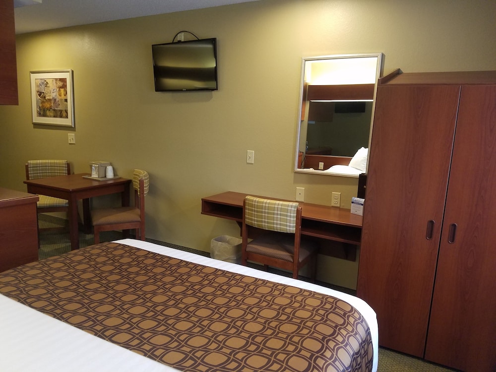 Microtel Inn and Suites Dover 12/36