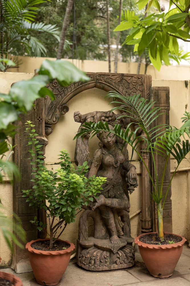 HANU REDDY RESIDENCES - WALLACE GARDEN 46/50