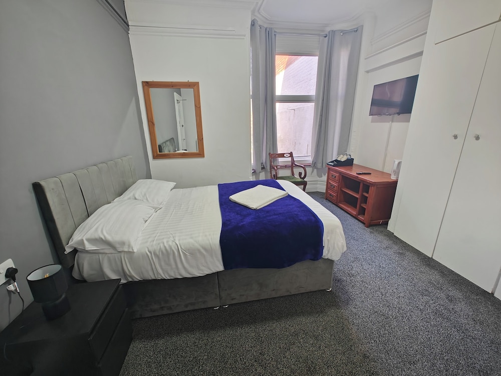 Campbell S Guest House 28/50