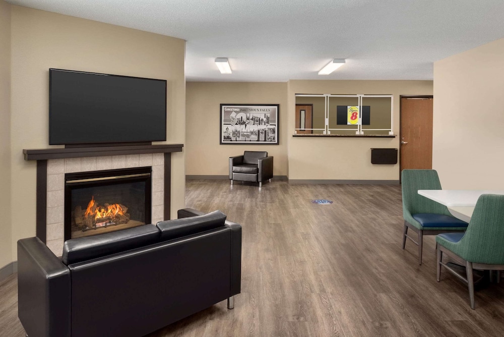 Super 8 by Wyndham Sioux Falls 23/34