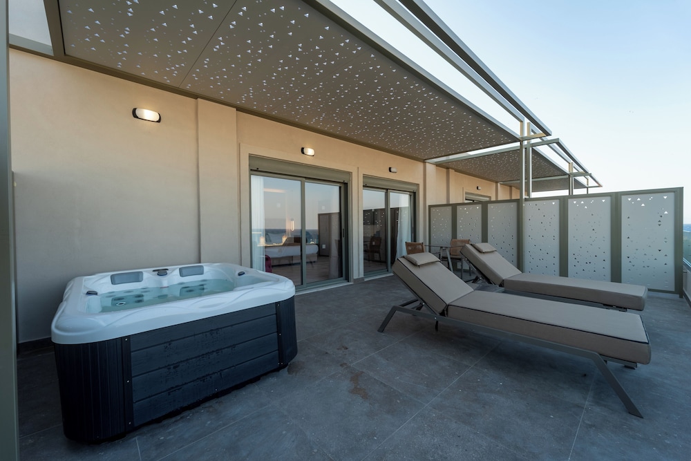 Philia Center Suites 50/73