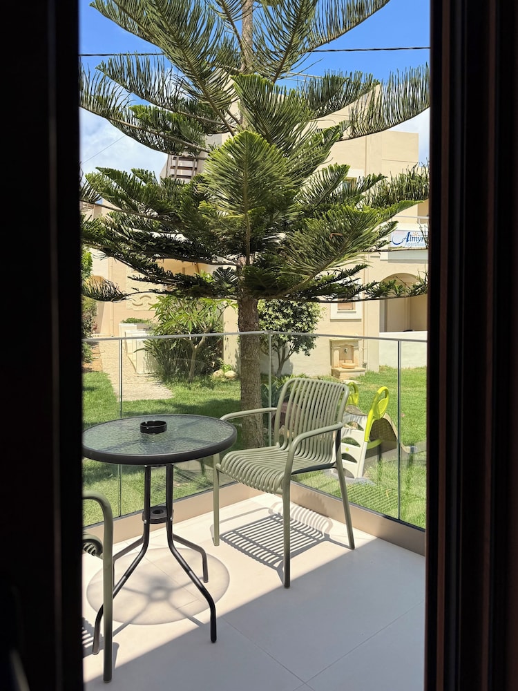 Almyra Apartments 47/88