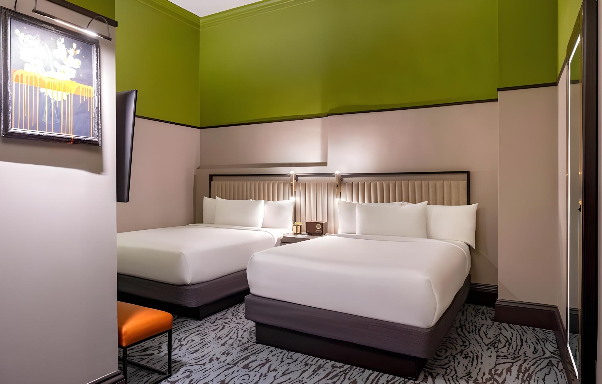 Room, 2 Double Beds, No Window