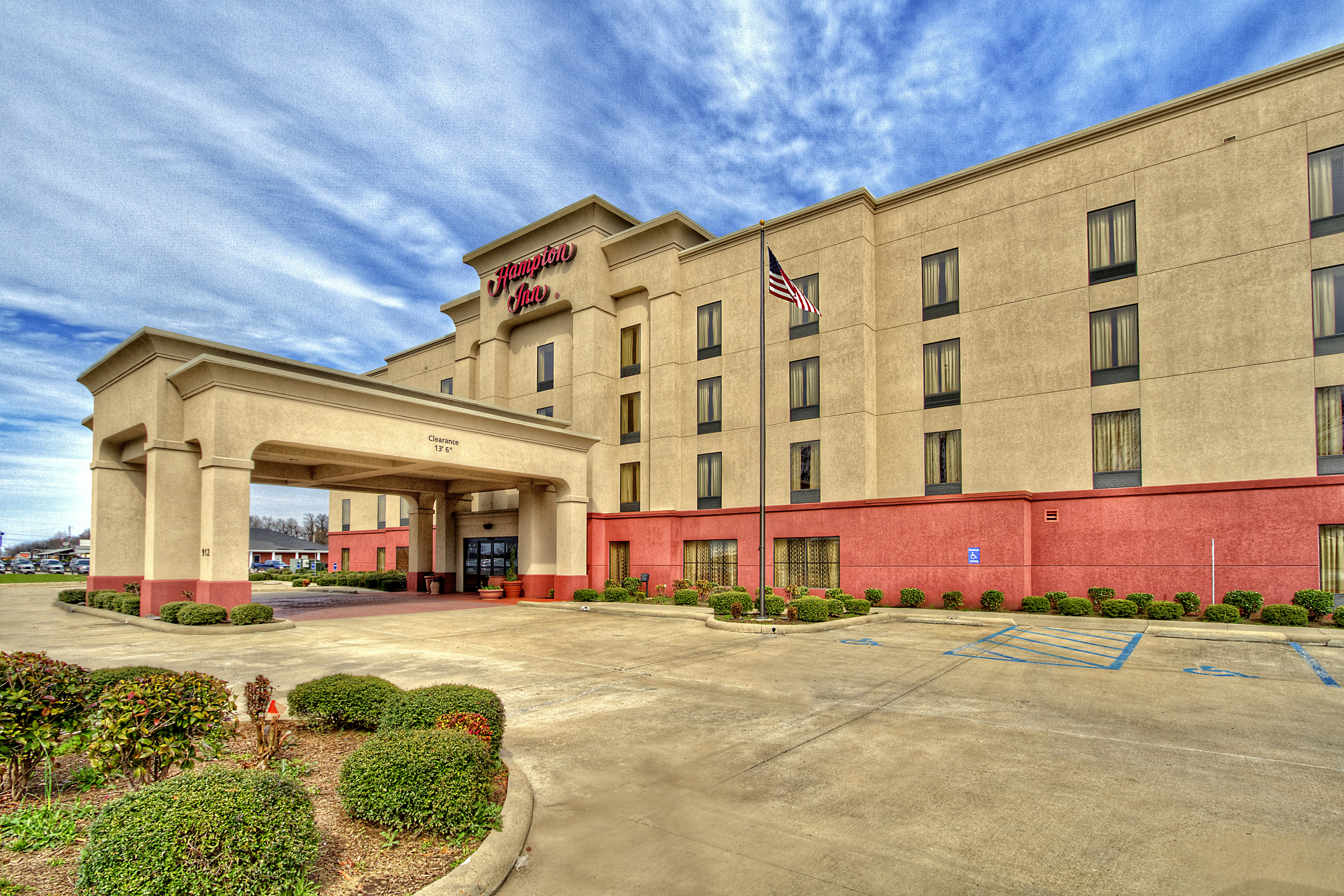 Hampton Inn Cleveland 33/35