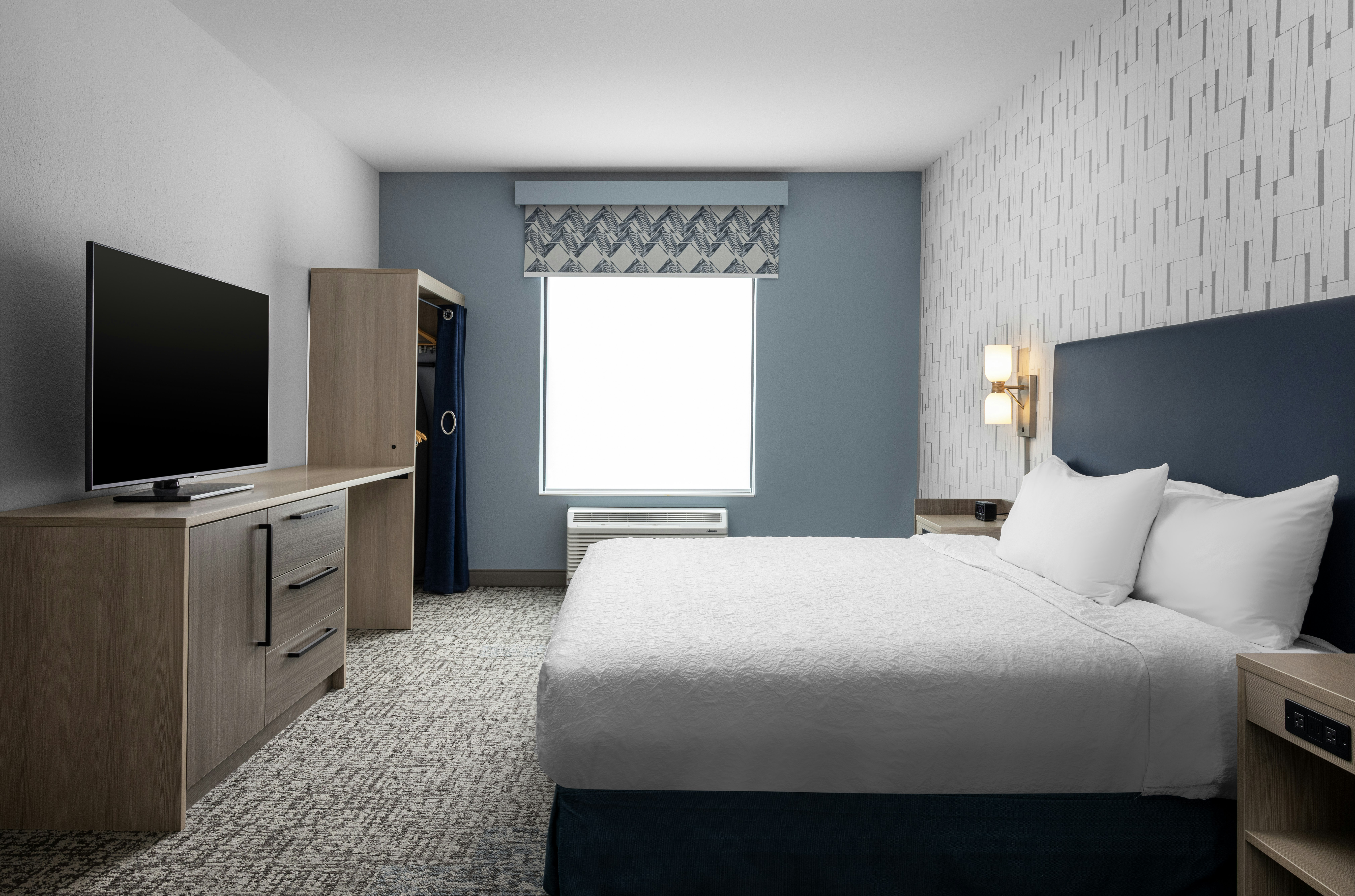 Suite, King Bed, Accessible