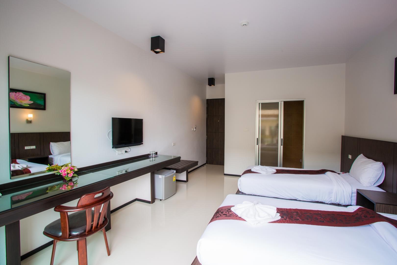 Super, Deluxe, Twin Beds