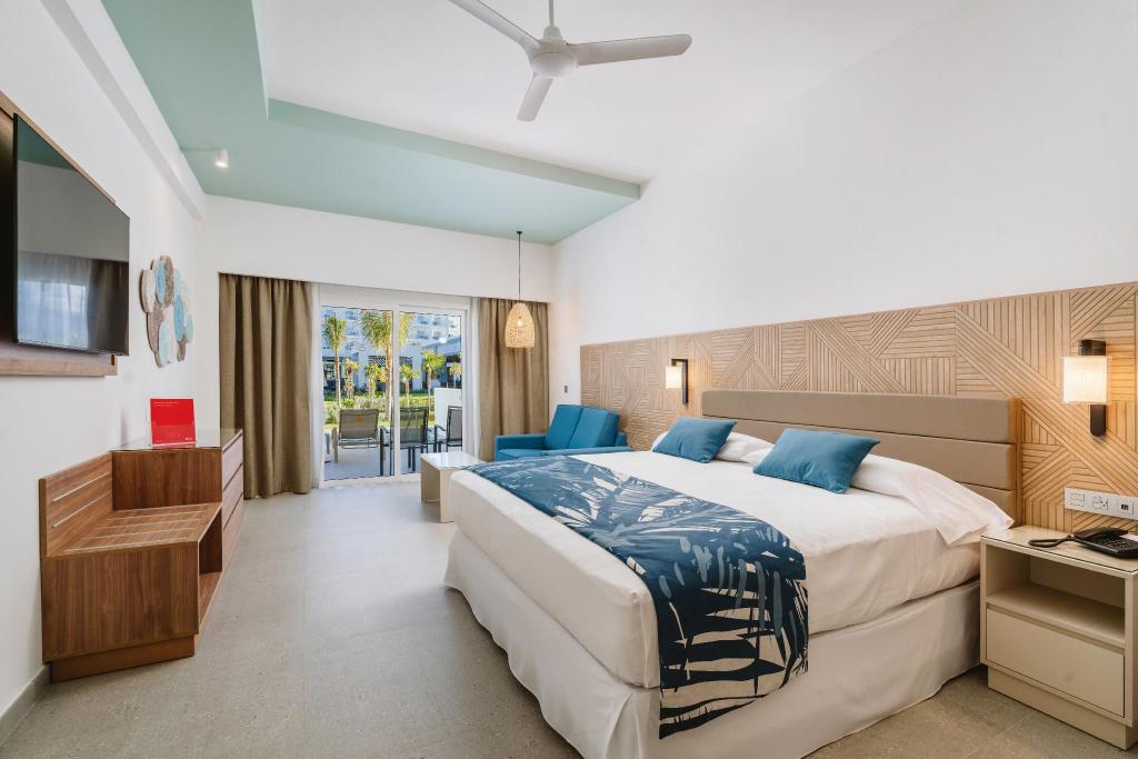 Swim Out, Double Bed