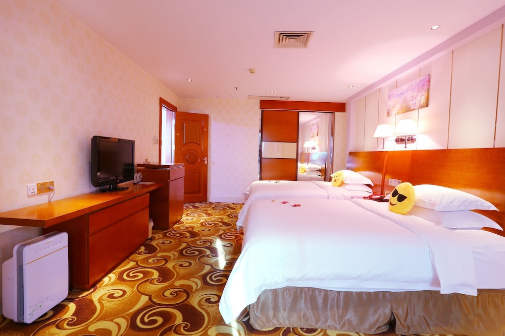 Victoria Hotels 6/18