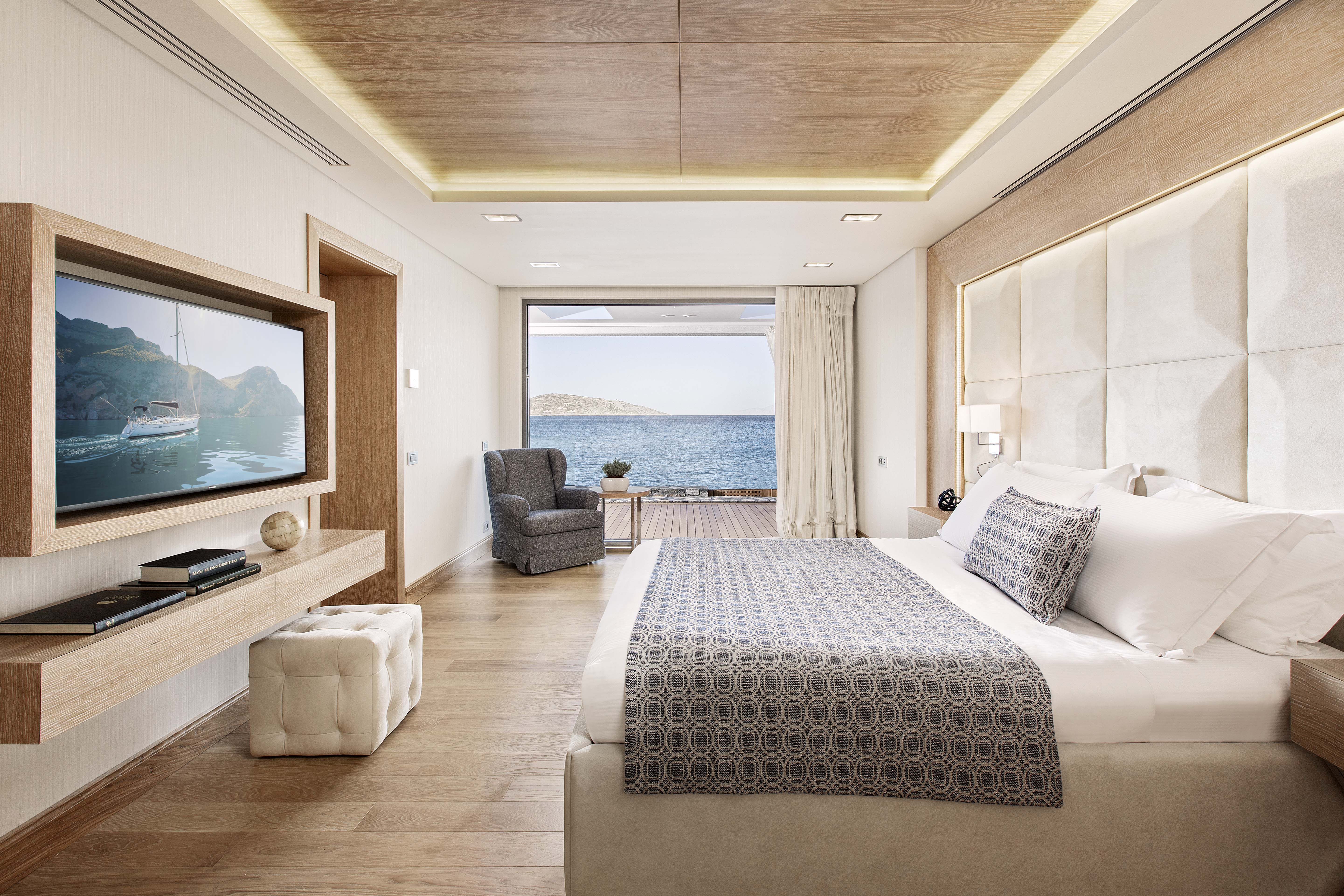 AMBASSADOR, SUITE, BUNGALOW, WATER FRONT