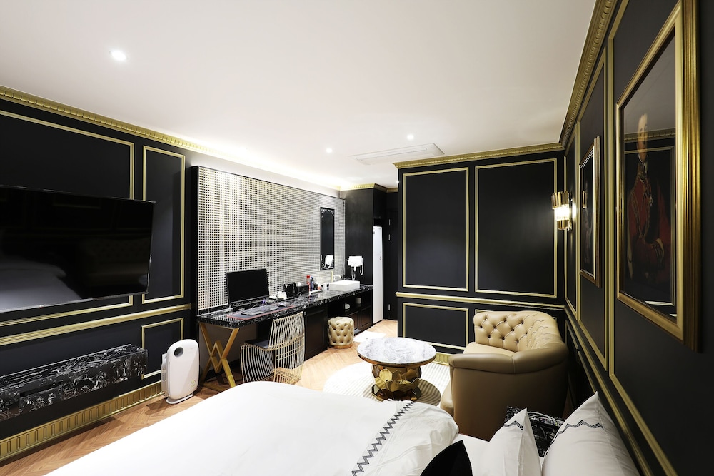 Mari Hotel 16/50