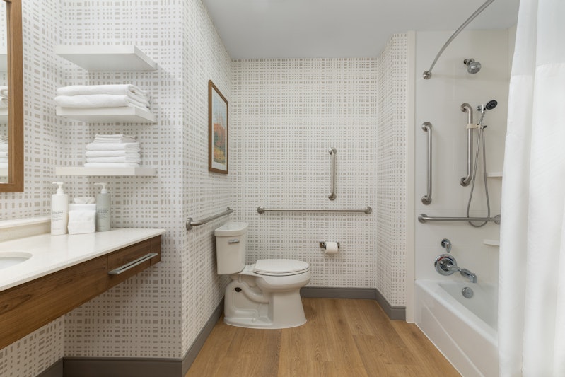 Hampton Inn and Suites Niles Warren OH 77/77